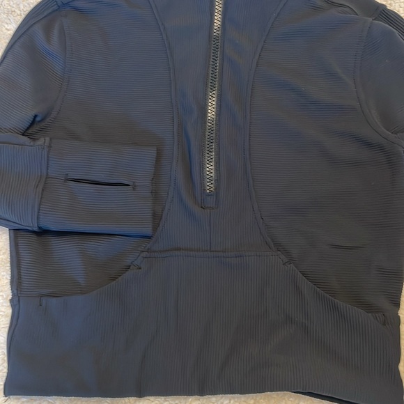90 Degree by Reflex Cropped half zip - Picture 5 of 10